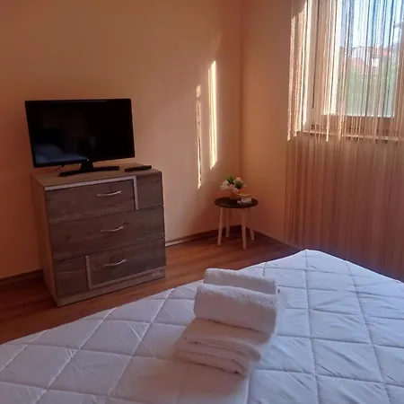 рая Apartment *